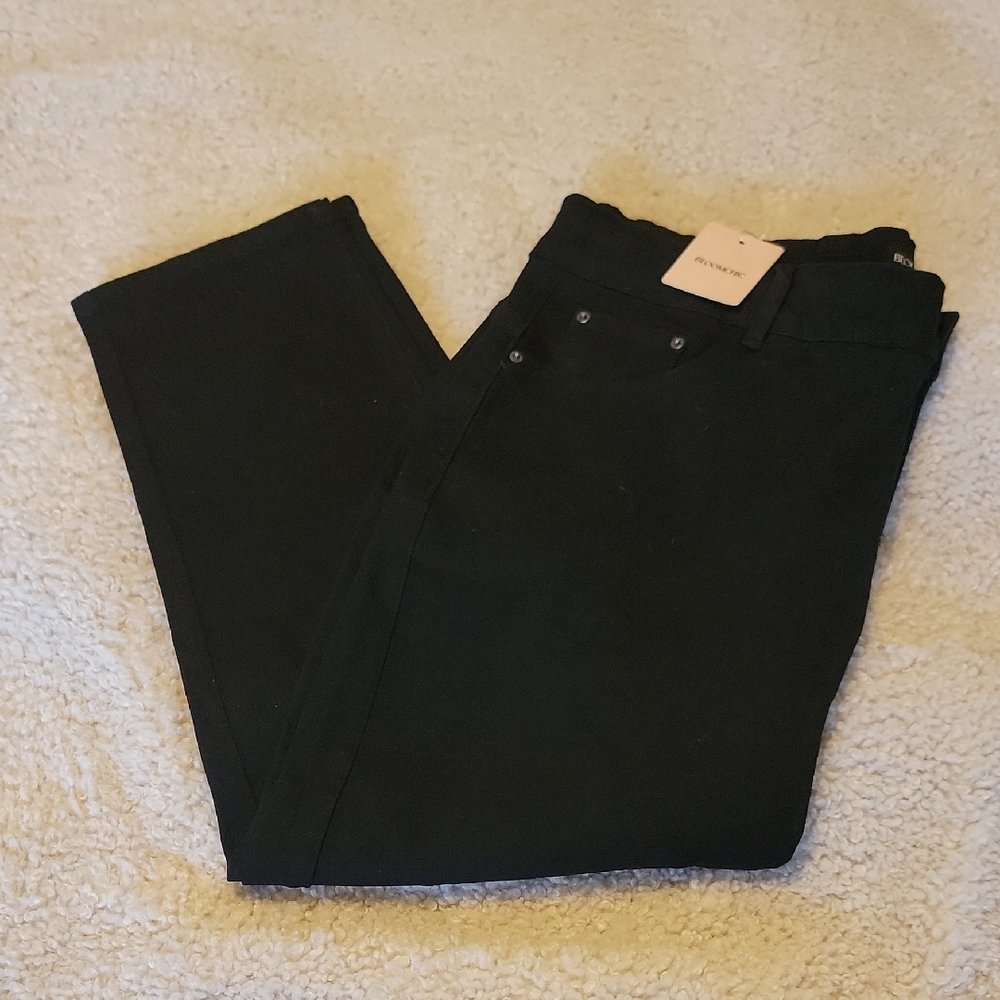 NWT BloomChic Black 5 Pocket Jeans. Size 20
